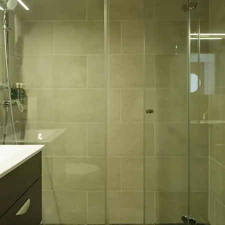 11 - New Building & Parking * Boekarest