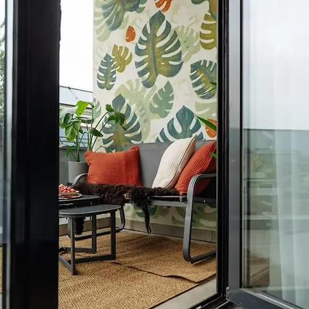 Apartment 11 - New Building & Parking